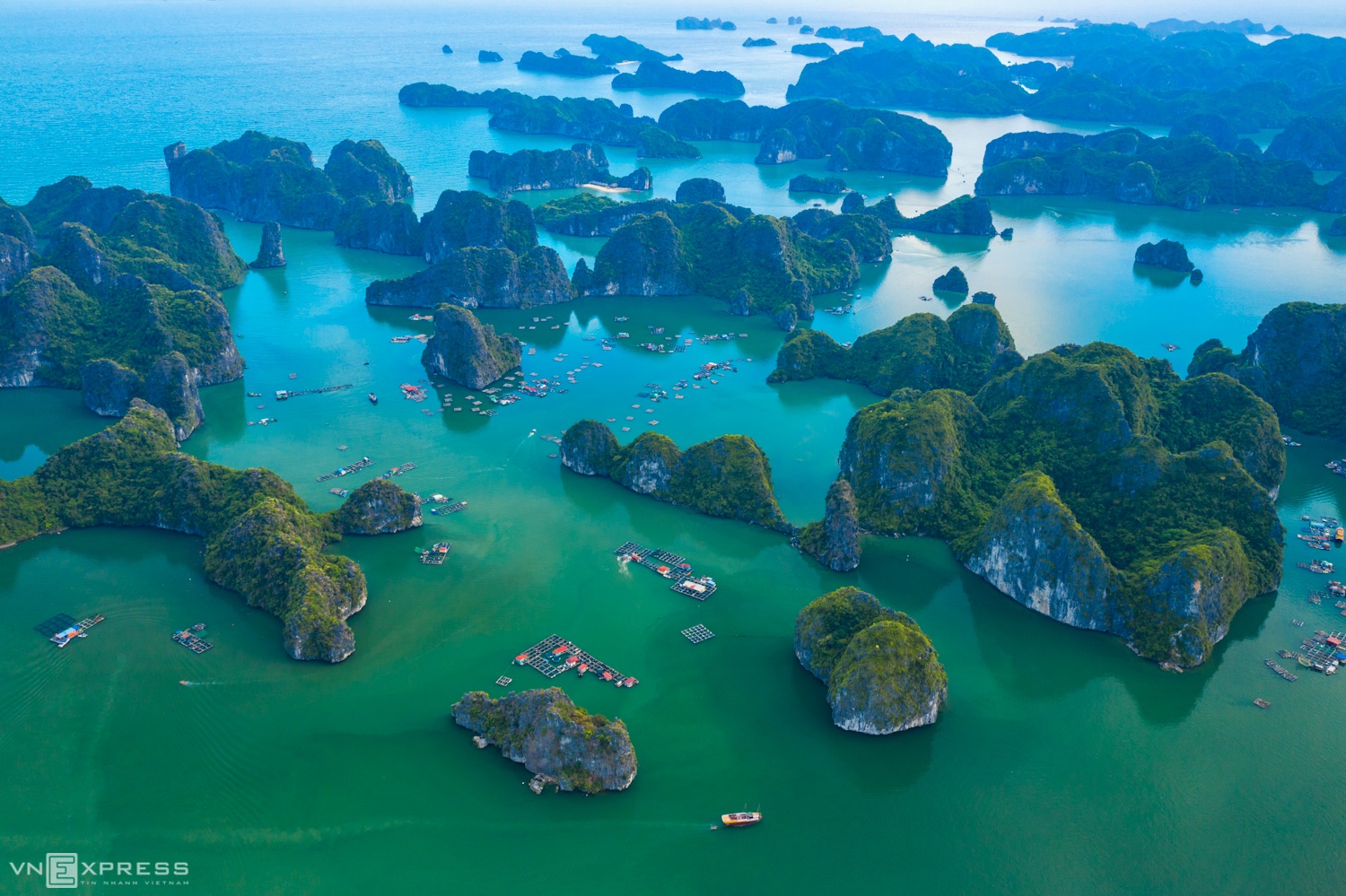 Cho thuê tàu du lịch tham quan Vịnh Lan Hạ, Cát Bà