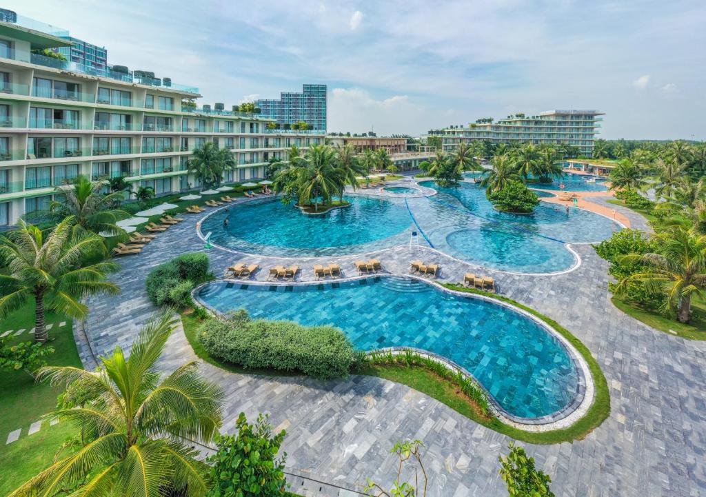 Thuê xe limousine Hà Nội đi FLC Sầm Sơn Resort