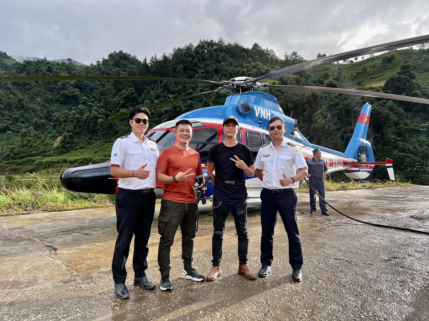 Tour trực thăng ngắm cảnh vịnh Hạ Long