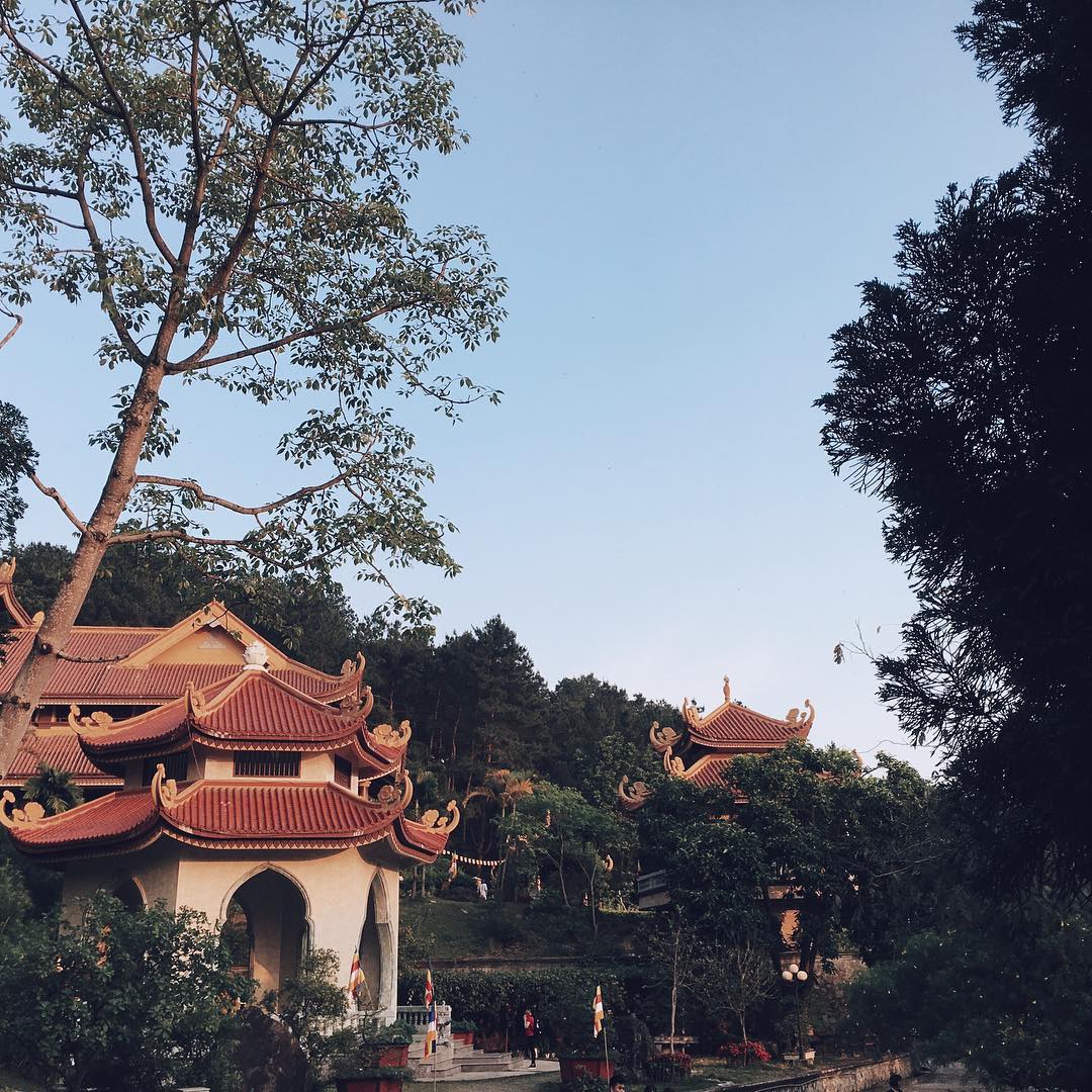 Thuê xe limousine Hà Nội đi Thiền viện Trúc Lâm Tây Thiên