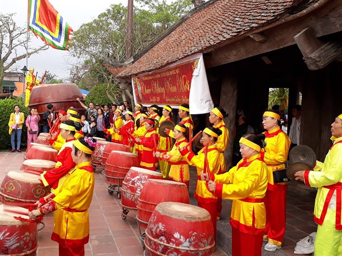 Thuê xe limousine dcar đi lễ hội 2019